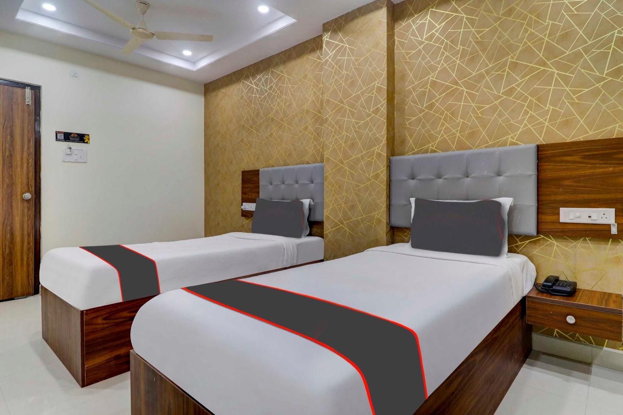 Collection O J Royal Luxury Hotel