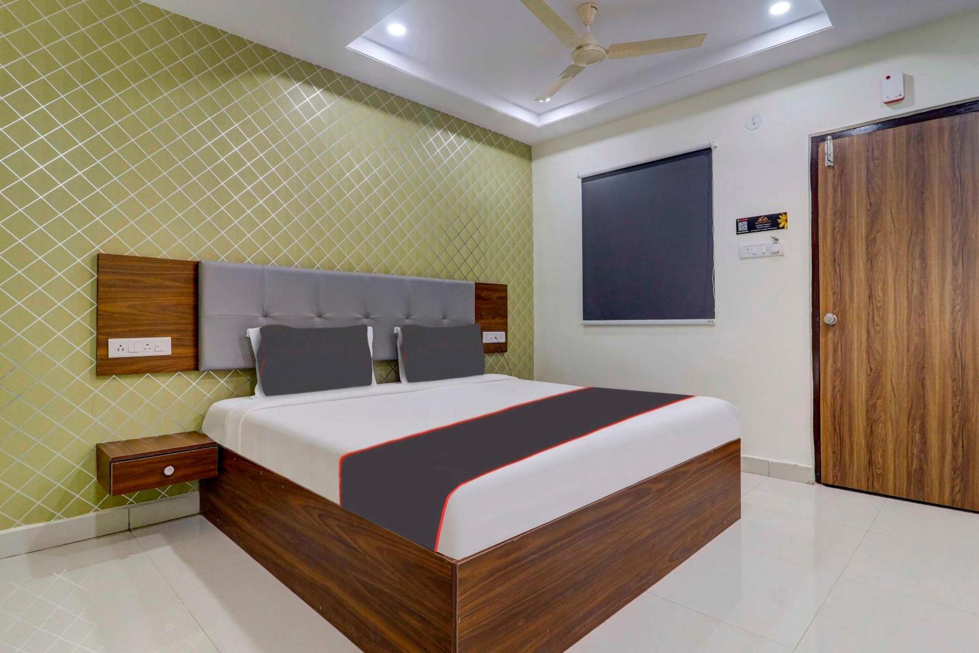 Collection O J Royal Luxury 3* Hyderabad