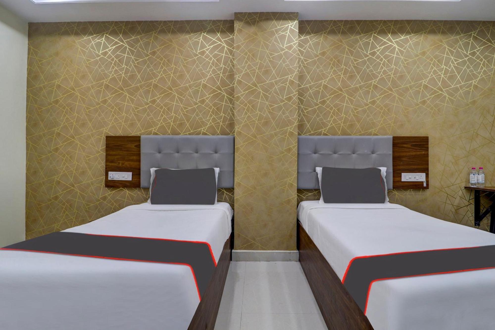 Collection O J Royal Luxury Hotel